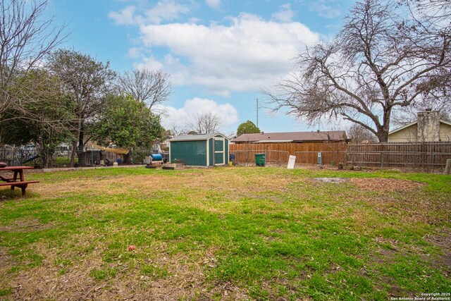 view of yard with a shed