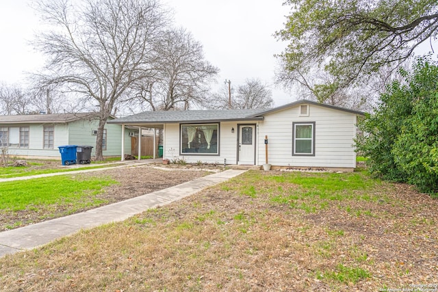 ranch-style home with a front yard