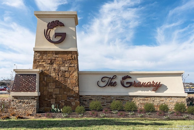 view of community / neighborhood sign