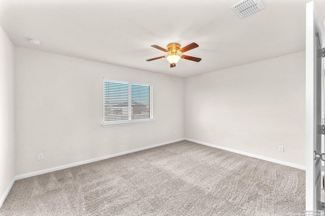 carpeted empty room featuring ceiling fan