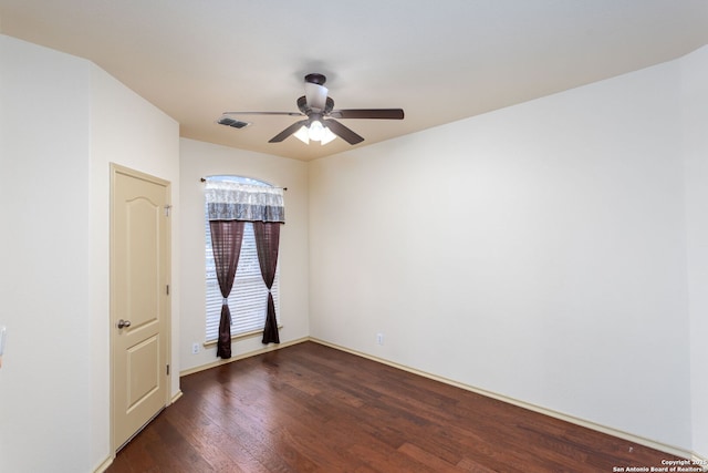 unfurnished room featuring dark wood-type flooring and ceiling fan