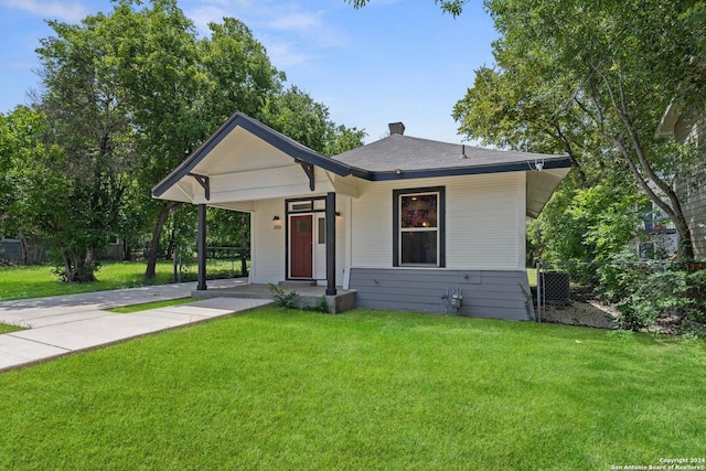 bungalow-style home featuring a front lawn