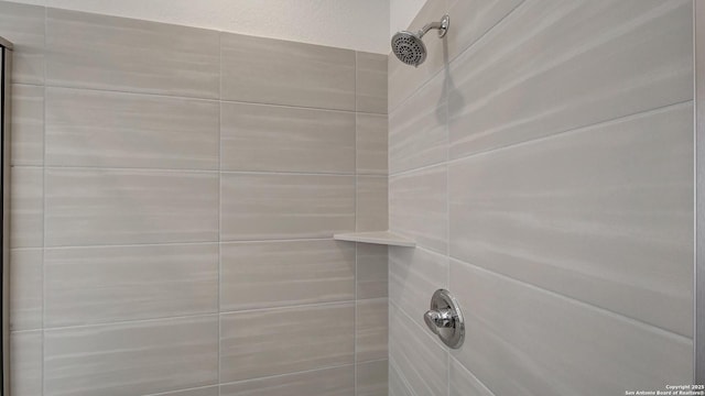 2623 Vistablue Ln, San Antonio, TX 78245 - bathroom view of tiled shower