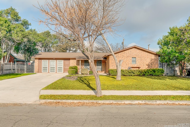 view of front facade with a front yard