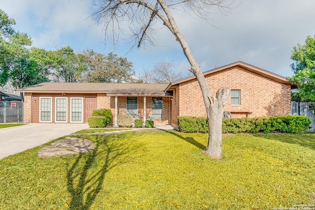 view of front of house with a front lawn