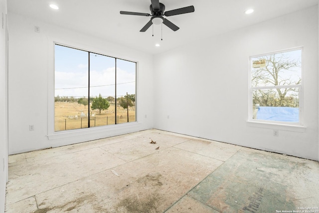 empty room featuring plenty of natural light and ceiling fan