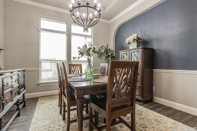 dining room featuring an inviting chandelier and crown molding