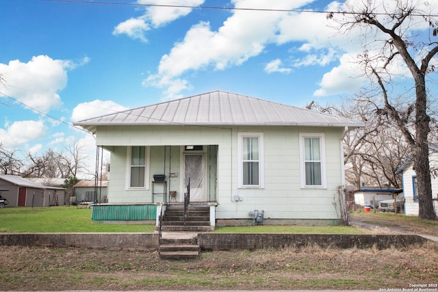 bungalow-style house featuring a front lawn and a porch