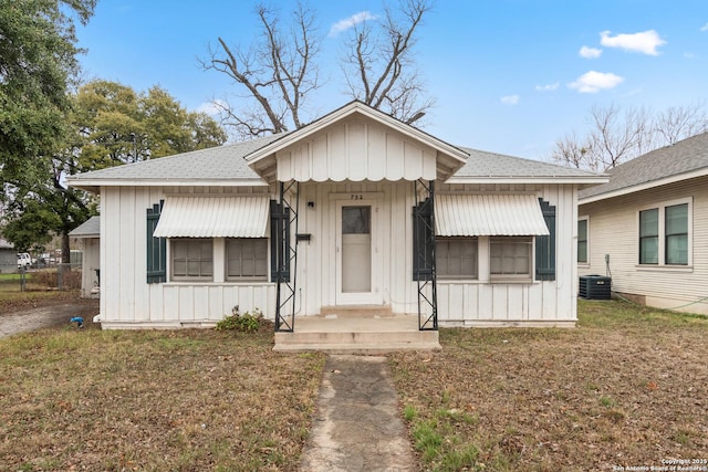 view of front facade with central AC and a front yard