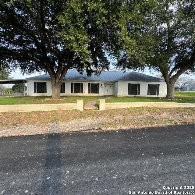 ranch-style house with a front lawn