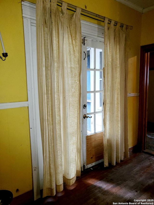 entryway featuring crown molding and dark hardwood / wood-style floors