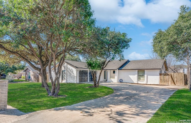 view of front of property with a front yard