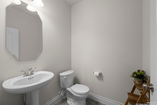 bathroom featuring toilet and sink