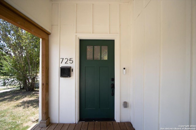 view of property entrance