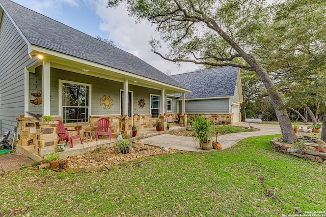 view of front facade with a front lawn and a porch