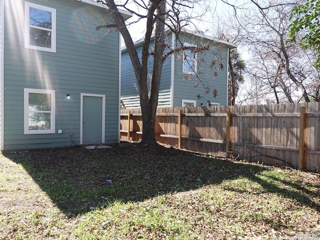 exterior space featuring a lawn