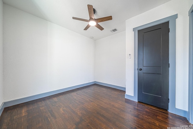 empty room featuring dark hardwood / wood-style floors and ceiling fan