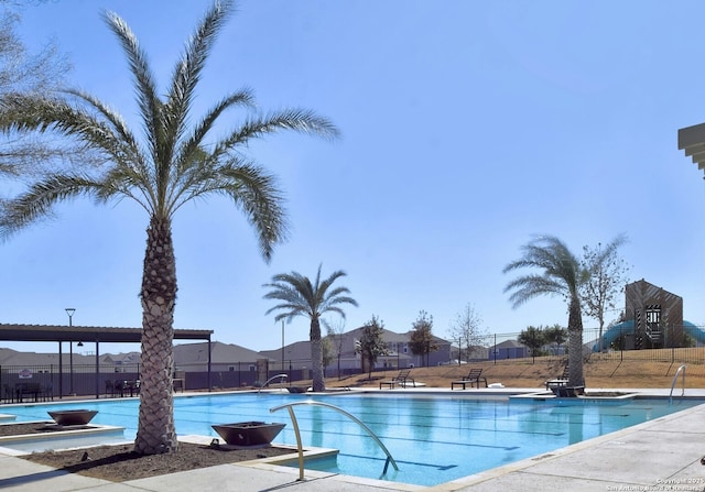 view of swimming pool