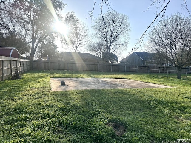 view of yard featuring a patio