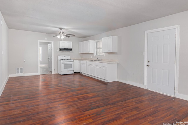 kitchen with sink, ceiling fan, dark hardwood / wood-style floors, white cabinets, and white range with gas cooktop