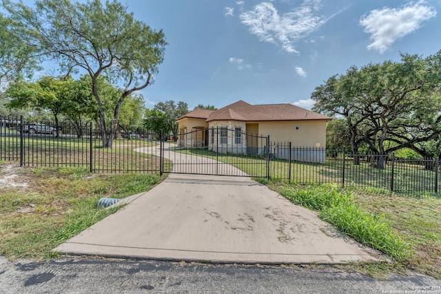 view of front of house featuring a front yard