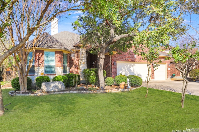 view of front of house with a front lawn