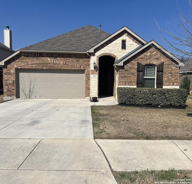 view of front of property featuring a garage