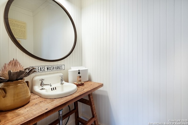 bathroom with sink