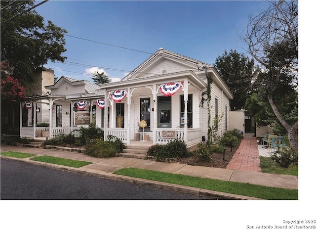 view of front of property