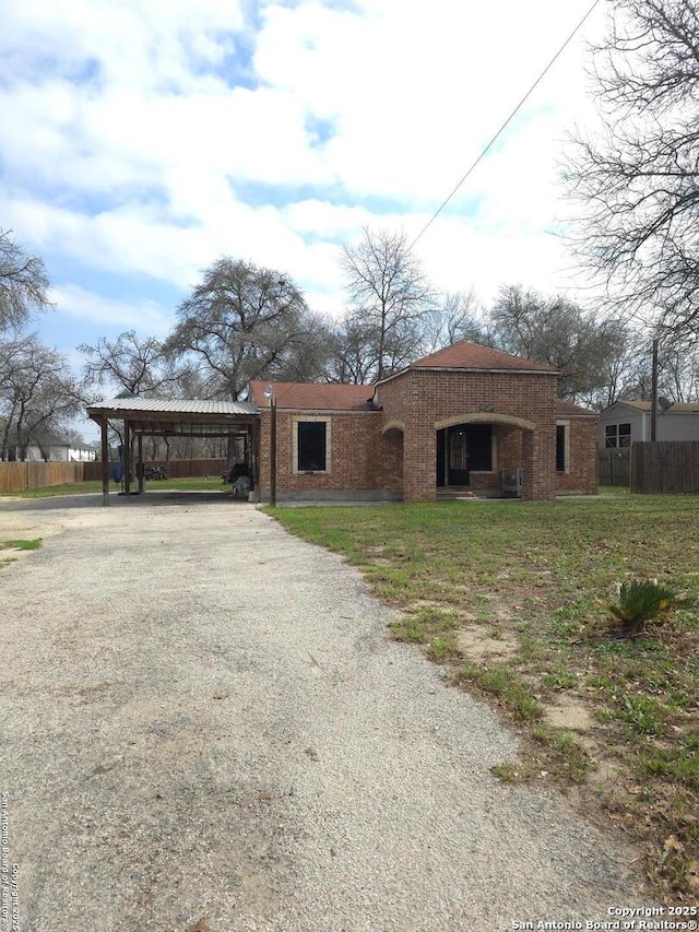 single story home with a carport