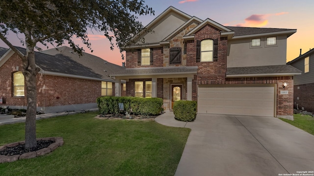 view of front facade featuring a garage and a lawn