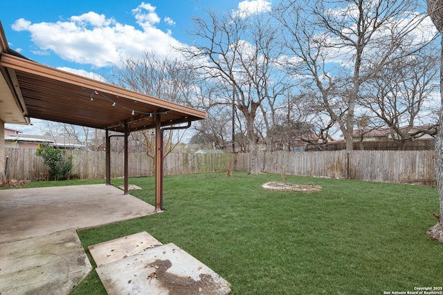 view of yard featuring a patio