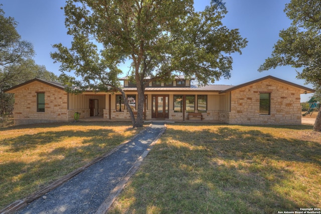 view of front of house featuring a porch and a front yard