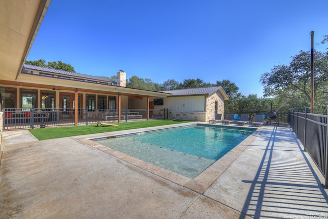 view of swimming pool featuring a patio