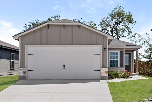 view of front of home featuring a garage and a front lawn