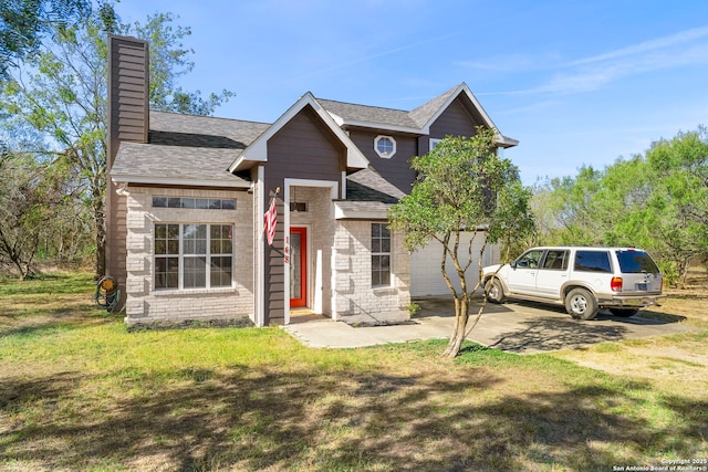 view of front of property featuring a front yard