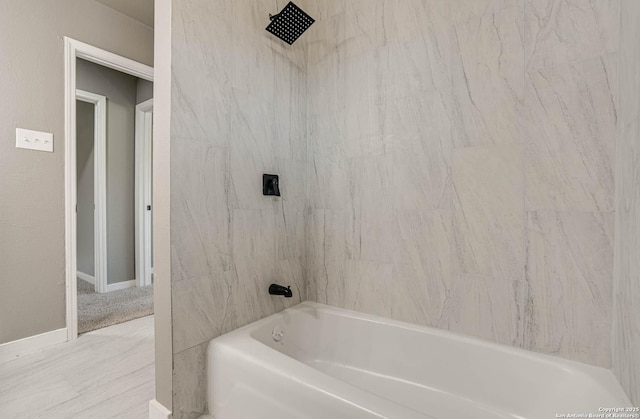 bathroom with tiled shower / bath