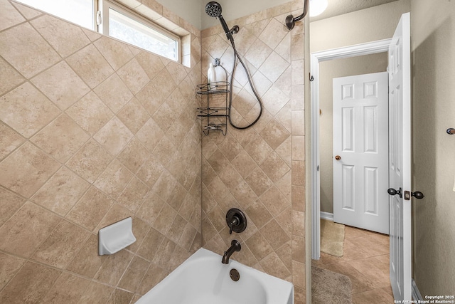 bathroom featuring tiled shower / bath combo