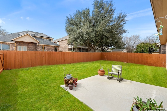 view of yard with a patio area