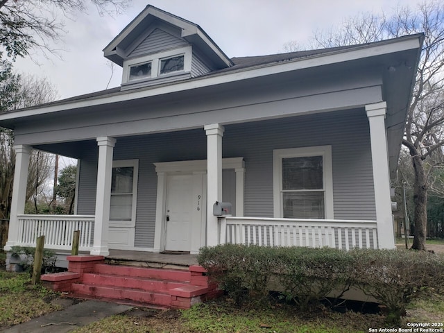 view of front facade featuring covered porch