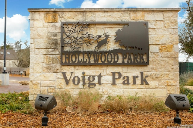 view of community / neighborhood sign