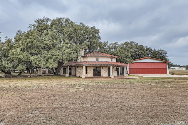 view of front of home featuring a front lawn