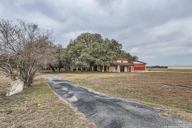 view of front of home featuring a garage and a front yard