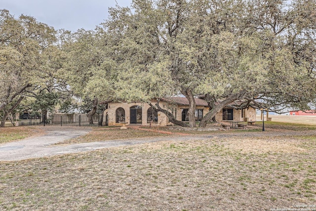 view of front of property with a front lawn