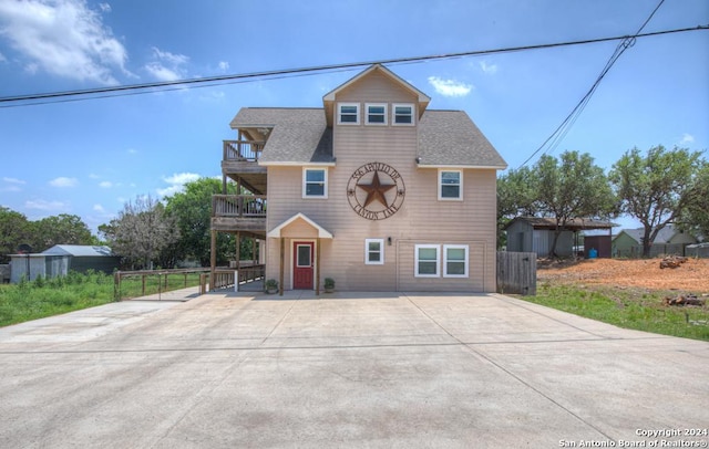 view of front of home featuring a balcony