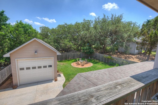 view of yard featuring an outbuilding and a garage