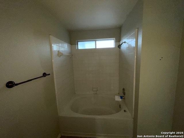 bathroom with shower / washtub combination