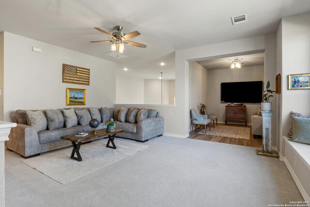 living area with a ceiling fan, baseboards, visible vents, carpet floors, and recessed lighting