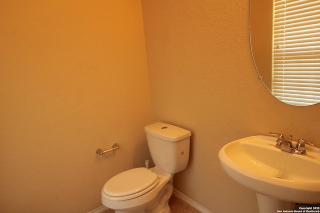 bathroom featuring toilet and sink