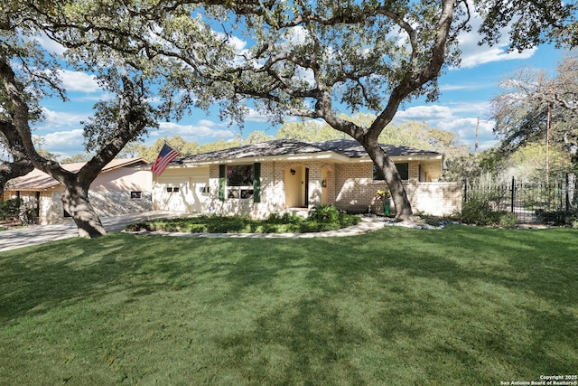 view of front of property with a front lawn